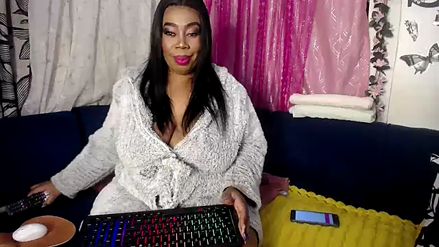 crystalbxx online show from May 16, 2026, 4:28 pm