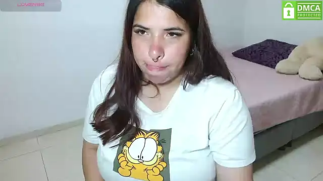 Karlathompson online show from October 29, 2025, 11:06 pm