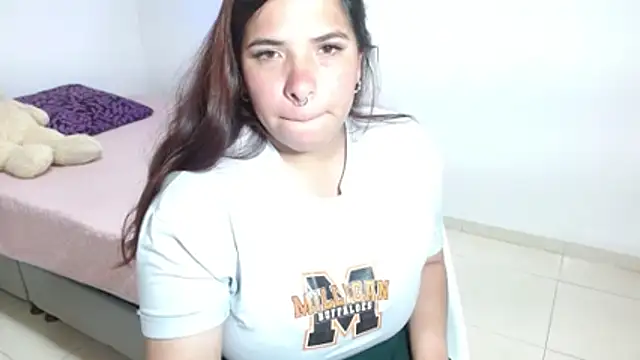 Karlathompson online show from November 4, 2025, 11:26 pm