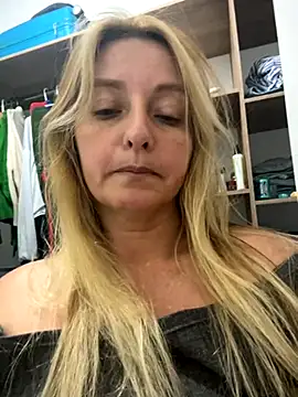 moniquerainx online show from December 3, 2025, 3:58 am