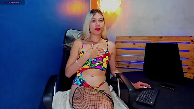 niky doll  online show from October 27, 2025, 1:48 pm