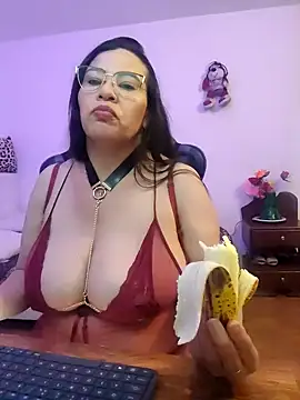 Snapshot of esmeralda_milf chatting on March 10, 2026, 8:14 pm esmeralda milf online show from March 10, 2026, 8:14 pm