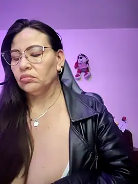 Snapshot of esmeralda_milf chatting on March 18, 2026, 8:12 pm esmeralda milf online show from March 18, 2026, 8:12 pm