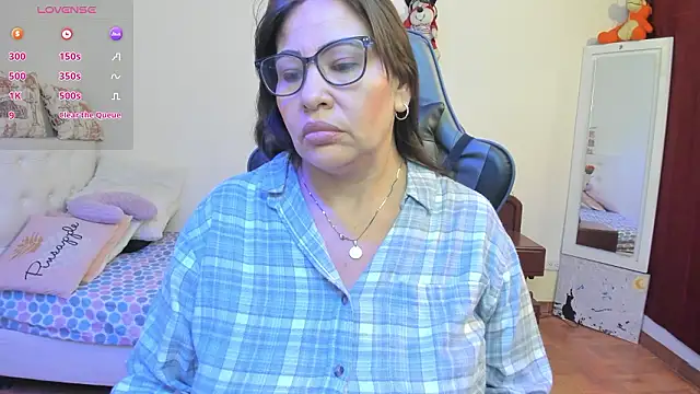 Snapshot of esmeralda_milf chatting on March 29, 2026, 8:31 pm esmeralda milf online show from March 29, 2026, 8:31 pm