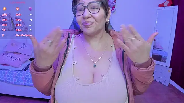 Snapshot of esmeralda_milf chatting on April 13, 2026, 7:52 pm esmeralda milf online show from April 13, 2026, 7:52 pm