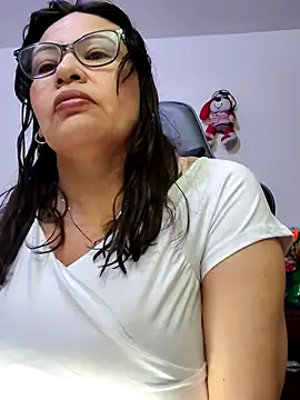 Snapshot of esmeralda_milf chatting on May 23, 2026, 8:35 pm esmeralda milf online show from May 23, 2026, 8:35 pm