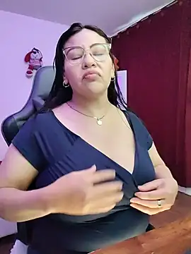 esmeralda milf online show from June 20, 2026, 8:33 pm