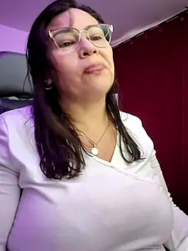 esmeralda milf online show from June 22, 2026, 8:28 pm