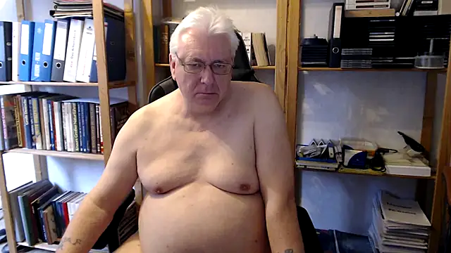 SchwanzhureXXL online show from March 13, 2026, 9:49 am