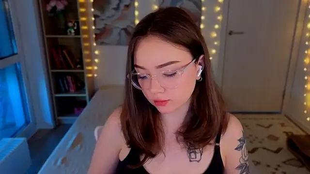 MilenaSaint online show from June 23, 2026, 3:37 am