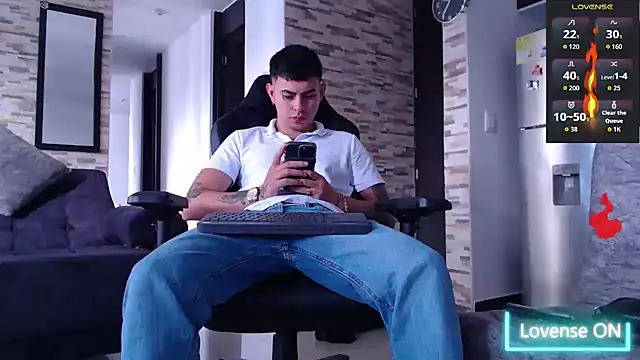 Snapshot of Lobito_xxxl chatting on November 19, 2025, 7:25 pm Lobito xxxl online show from November 19, 2025, 7:25 pm