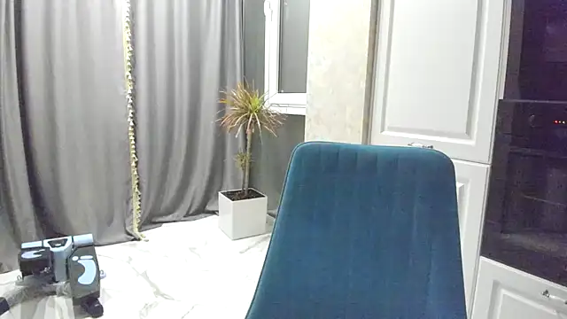 Snapshot of Iris_cherry chatting on December 21, 2024, 6:44 pm Iris cherry online show from December 21, 2024, 6:44 pm