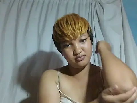 AVRILA online show from December 1, 2025, 6:07 am