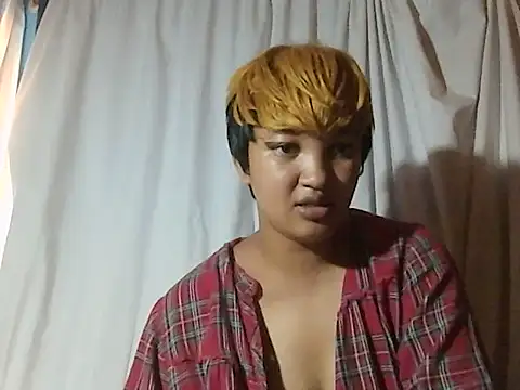 AVRILA online show from December 3, 2025, 5:37 am