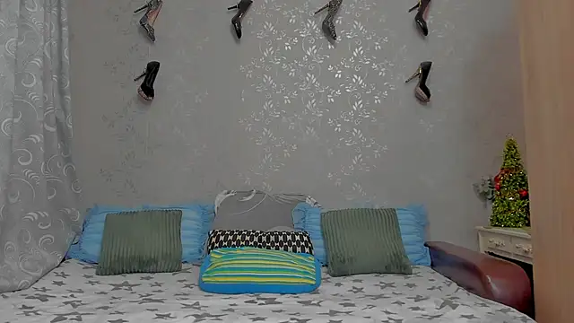 Snapshot of emilianna666 chatting on December 23, 2024, 11:14 am emilianna666 online show from December 23, 2024, 11:14 am