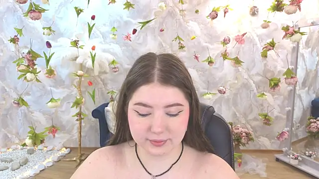 NicoleFoxery online show from June 21, 2026, 6:21 pm