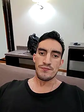 Snapshot of TommyMomentum chatting on November 26, 2025, 2:23 am TommyMomentum online show from November 26, 2025, 2:23 am