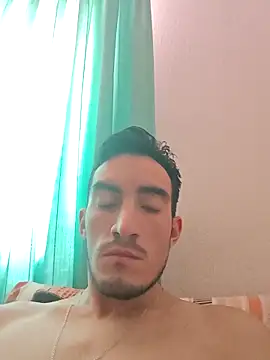 Snapshot of TommyMomentum chatting on December 1, 2025, 2:33 pm TommyMomentum online show from December 1, 2025, 2:33 pm