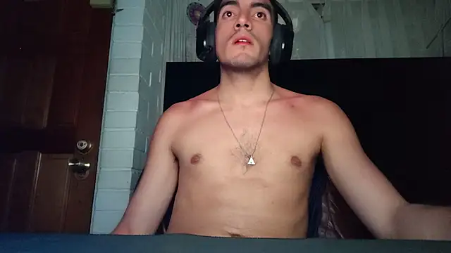 Snapshot of TommyMomentum chatting on January 12, 2026, 1:00 am TommyMomentum online show from January 12, 2026, 1:00 am