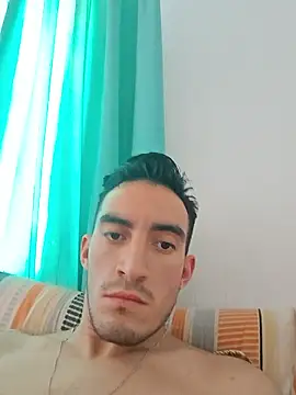 Snapshot of TommyMomentum chatting on January 14, 2026, 7:41 pm TommyMomentum online show from January 14, 2026, 7:41 pm