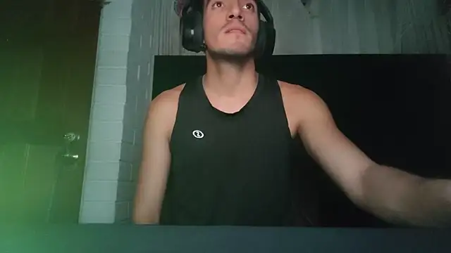 Snapshot of TommyMomentum chatting on February 3, 2026, 4:32 am TommyMomentum online show from February 3, 2026, 4:32 am