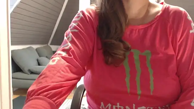 Snapshot of KimMitchelli chatting on October 10, 2025, 10:36 am KimMitchelli online show from October 10, 2025, 10:36 am