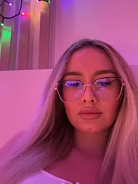 mollyxxx online show from December 18, 2024, 7:15 am