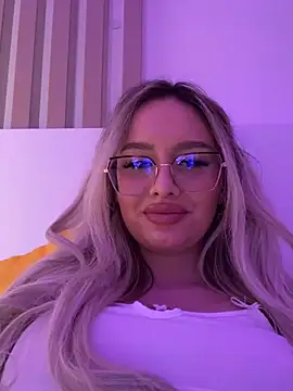 mollyxxx online show from February 3, 2025, 4:25 am