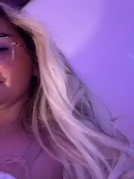 mollyxxx online show from March 8, 2025, 8:55 am