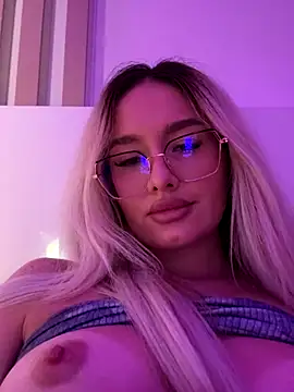 mollyxxx online show from October 9, 2025, 2:31 am