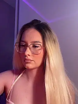 mollyxxx online show from June 7, 2026, 3:21 am