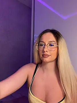 mollyxxx online show from August 2, 2026, 1:48 am