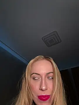Snapshot of RockQueen_A chatting on December 27, 2024, 3:15 pm RockQueen A online show from December 27, 2024, 3:15 pm