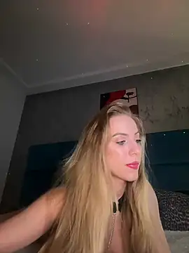 Snapshot of RockQueen_A chatting on January 18, 2025, 5:20 am RockQueen A online show from January 18, 2025, 5:20 am