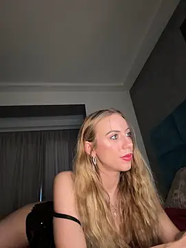 Snapshot of RockQueen_A chatting on January 21, 2025, 5:49 am RockQueen A online show from January 21, 2025, 5:49 am