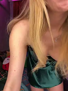 Snapshot of RockQueen_A chatting on January 24, 2025, 6:03 am RockQueen A online show from January 24, 2025, 6:03 am