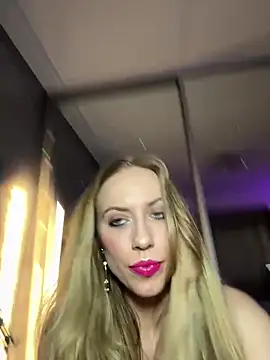 Snapshot of RockQueen_A chatting on January 31, 2025, 1:34 pm RockQueen A online show from January 31, 2025, 1:34 pm