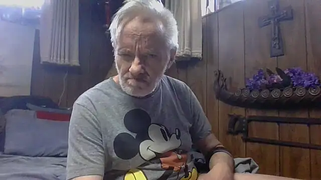 Snapshot of Makowboy chatting on February 11, 2025, 6:44 pm Makowboy online show from February 11, 2025, 6:44 pm