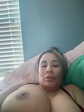 Snapshot of Aw_ThROAt9 chatting on March 11, 2026, 3:40 pm Aw ThROAt9 online show from March 11, 2026, 3:40 pm