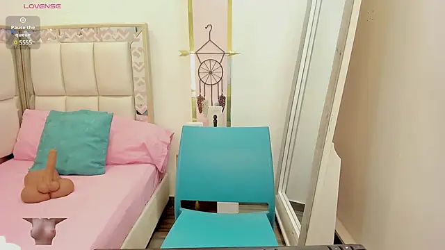 Snapshot of Oriana_Davis1 chatting on February 10, 2025, 8:21 pm Oriana Davis1 online show from February 10, 2025, 8:21 pm