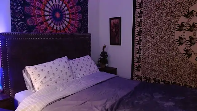 HazeyBvby online show from December 21, 2025, 6:31 am