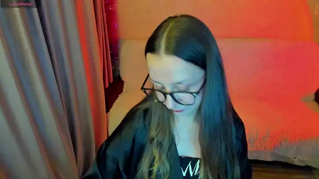 Snapshot of CurlySteph chatting on October 15, 2025, 4:29 pm CurlySteph online show from October 15, 2025, 4:29 pm