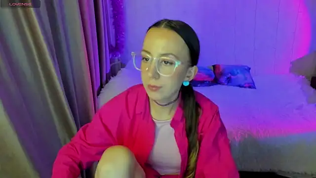 Snapshot of CurlySteph chatting on November 10, 2025, 6:18 pm CurlySteph online show from November 10, 2025, 6:18 pm