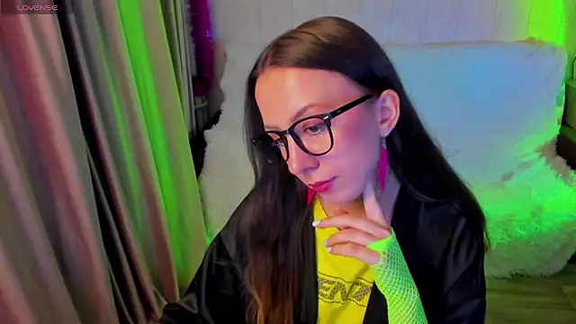 Snapshot of CurlySteph chatting on November 27, 2025, 5:26 pm CurlySteph online show from November 27, 2025, 5:26 pm