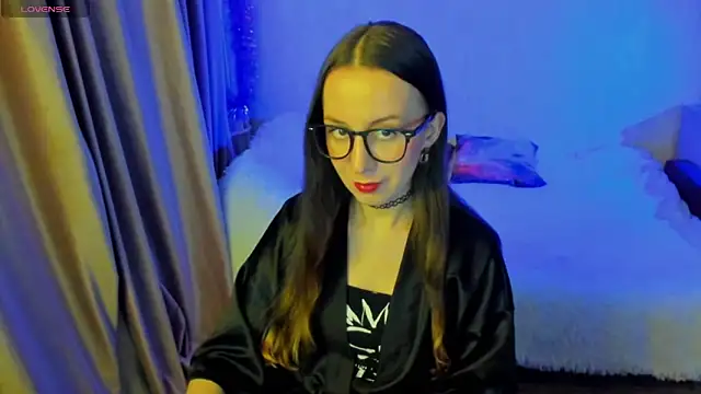 Snapshot of CurlySteph chatting on December 4, 2025, 8:28 pm CurlySteph online show from December 4, 2025, 8:28 pm