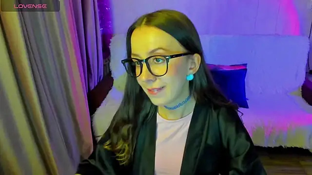 Snapshot of CurlySteph chatting on December 17, 2025, 5:52 pm CurlySteph online show from December 17, 2025, 5:52 pm