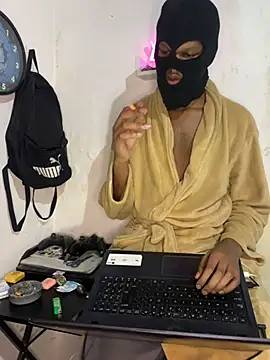 Snapshot of Shokiie chatting on November 22, 2025, 7:57 pm Shokiie online show from November 22, 2025, 7:57 pm