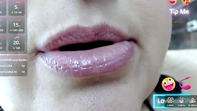 Snapshot of Kerly_Doll chatting on January 21, 2025, 10:08 pm Kerly Doll online show from January 21, 2025, 10:08 pm