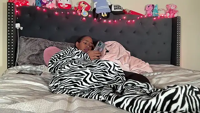 Cum2Charm online show from October 26, 2025, 2:56 pm