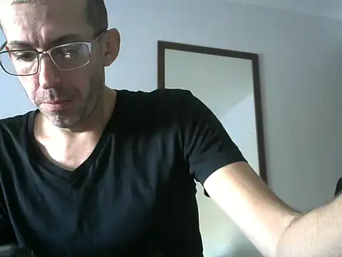 Snapshot of smokenstrokex chatting on December 18, 2024, 3:22 pm smokenstrokex online show from December 18, 2024, 3:22 pm